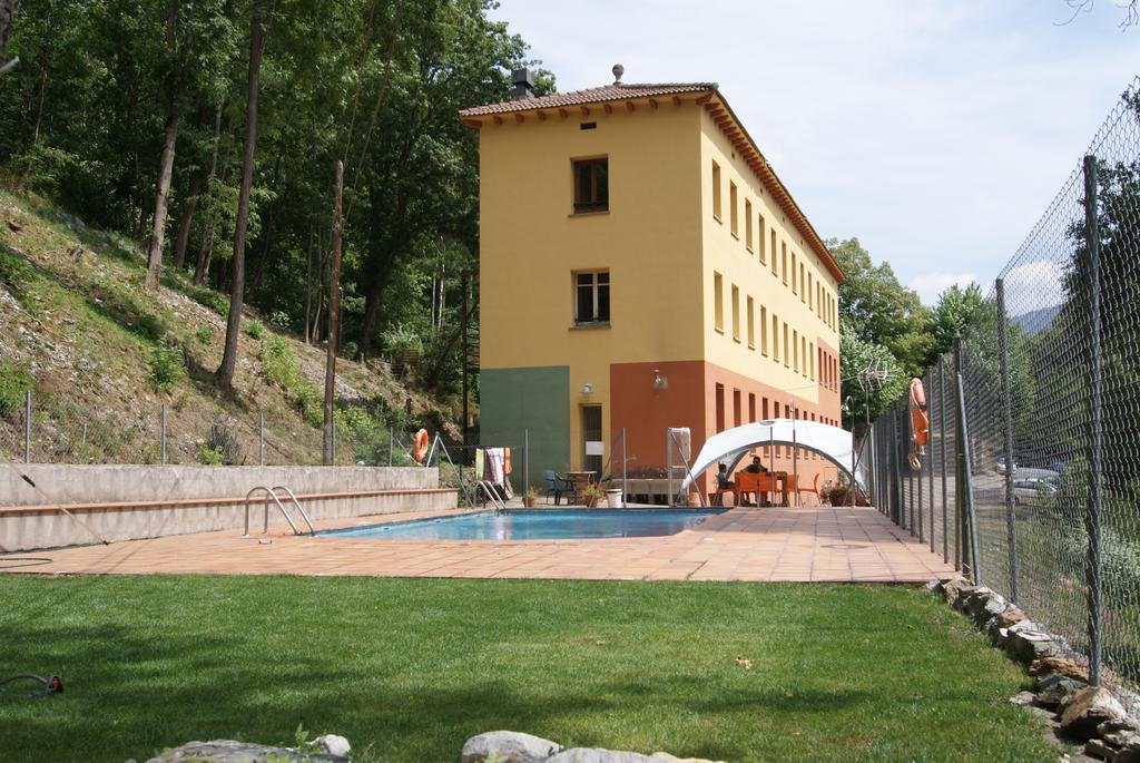 Alberg Roques Blanques Ribes De Freser Exterior photo